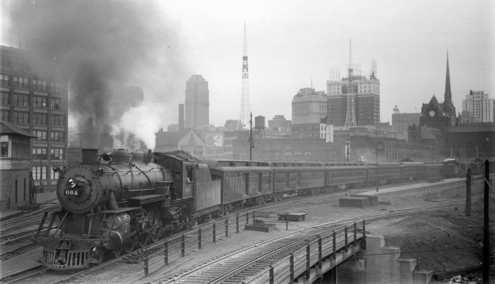 Wabash train leaving FSUD in 1939